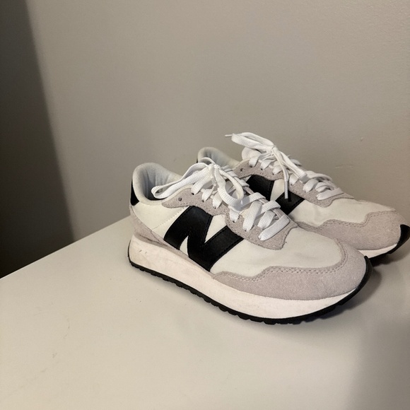 New Balance 237 Women - Picture 1 of 3